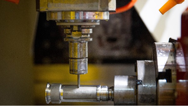 什么是cnc精密加工-深圳维多利亚老品牌vic119